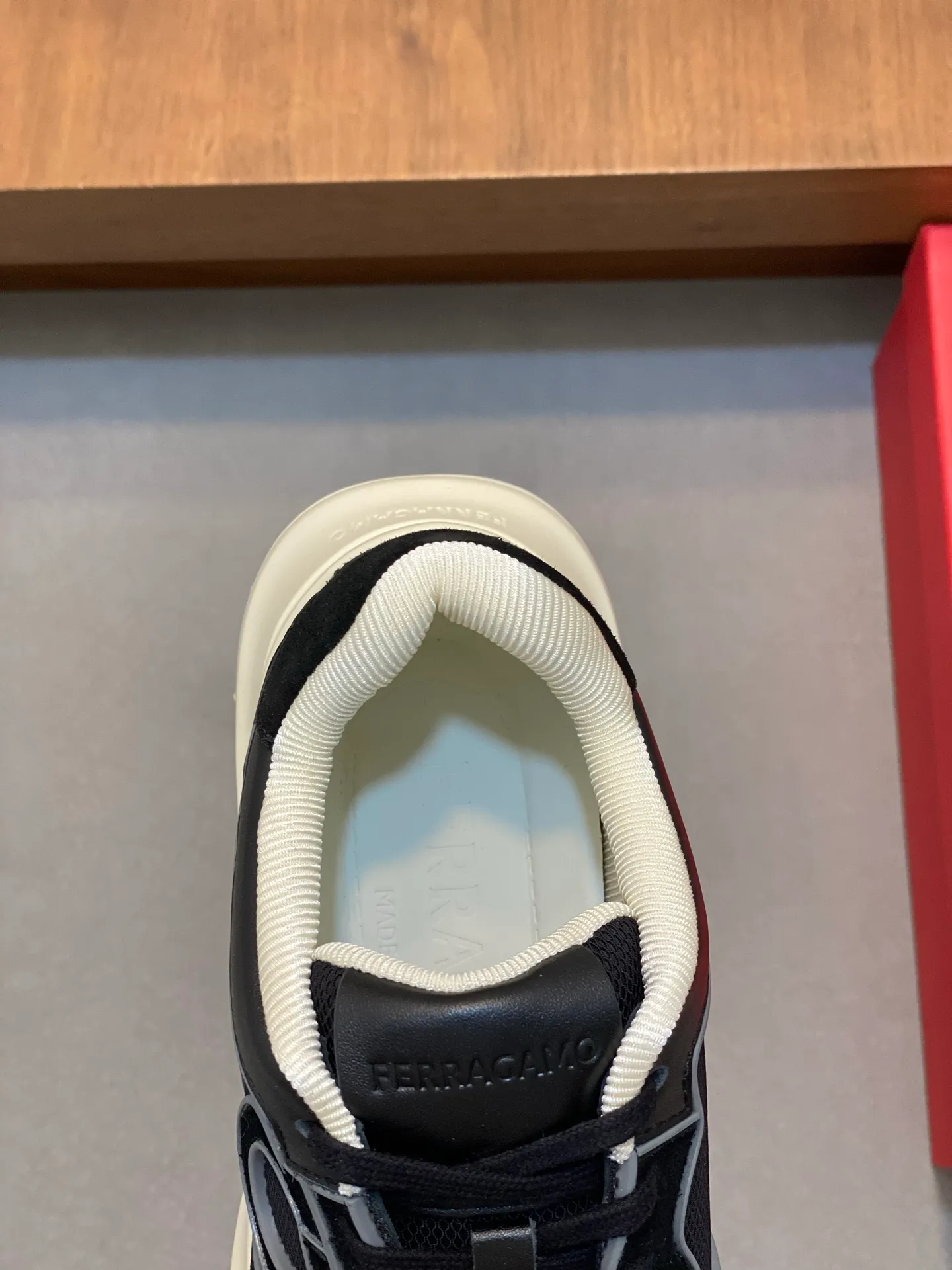 Men's men's shoes 💰700 [Ferragamo] Ferragamo - High-end quality original order - Upper: original cow suede leather with breathable mesh, brand logo sewn on the shoe body - Lining: brand canvas, foot pads; water-dyed cowhide - Outsole: rubber outsole - Super high quality control·Fine workmanship: Prominent (high-end·luxury·grade) Size: 38-44 (38 45, can be customized)